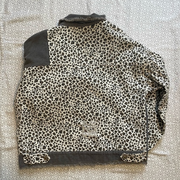 Shacket - Picture 2 of 3